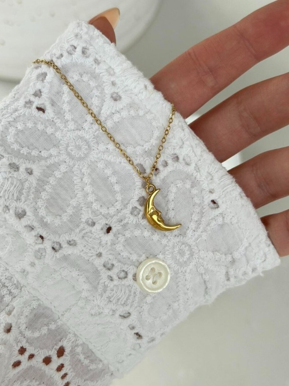 Sku0608 Retro Gold Moon Women Minimalist Pedant Necklace Stainless steel